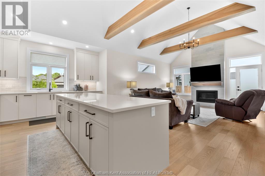 63 Compass Trail Unit# 35, Port Stanley, ON - Indoor Photo Showing Kitchen With Fireplace With Upgraded Kitchen