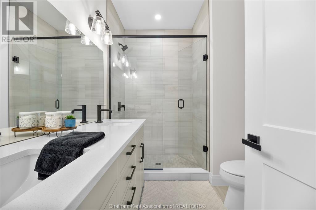 63 Compass Trail Unit# 35, Port Stanley, ON - Indoor Photo Showing Bathroom