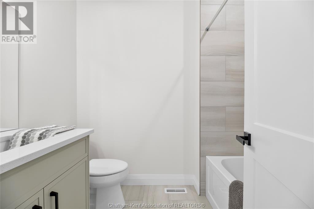 63 Compass Trail Unit# 35, Port Stanley, ON - Indoor Photo Showing Bathroom