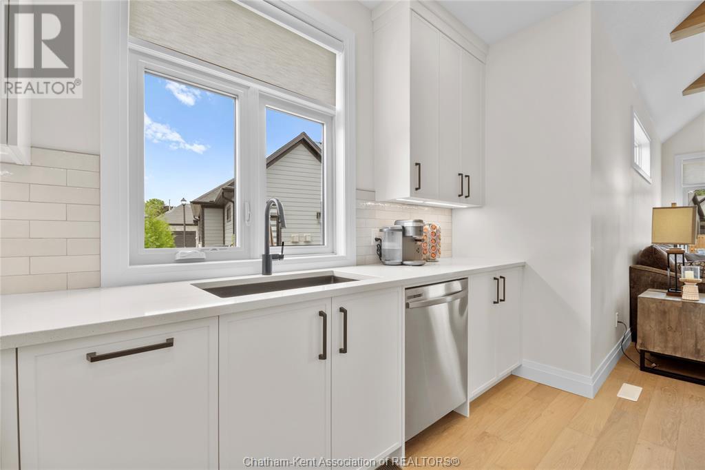 63 Compass Trail Unit# 35, Port Stanley, ON - Indoor Photo Showing Kitchen