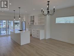 Kitchen/dining area -