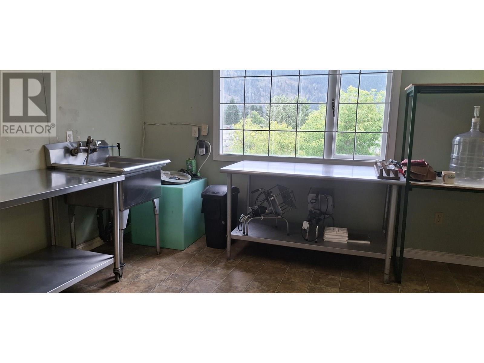 722 1St Avenue, Chase, BC