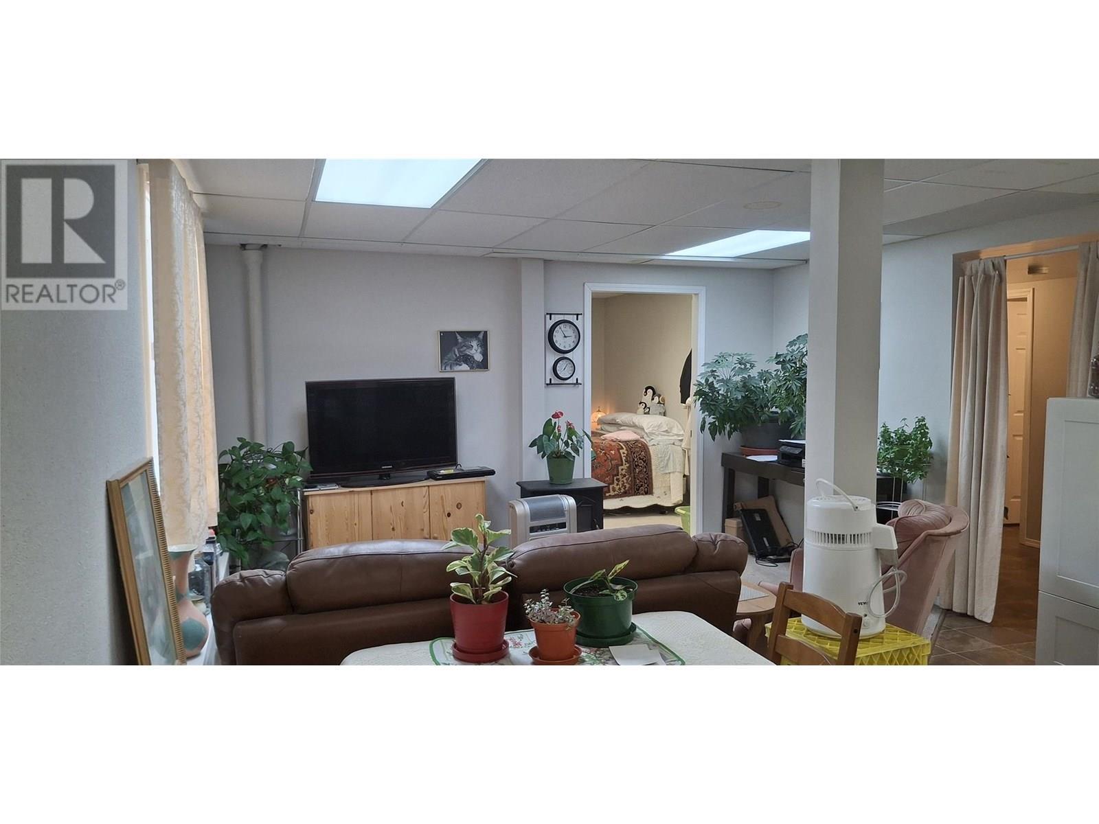 722 1St Avenue, Chase, BC