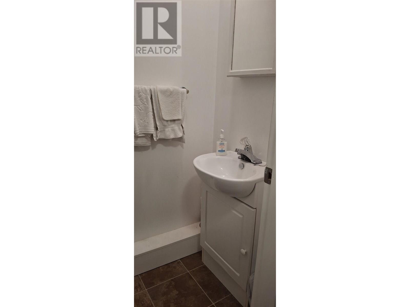 722 1St Avenue, Chase, BC