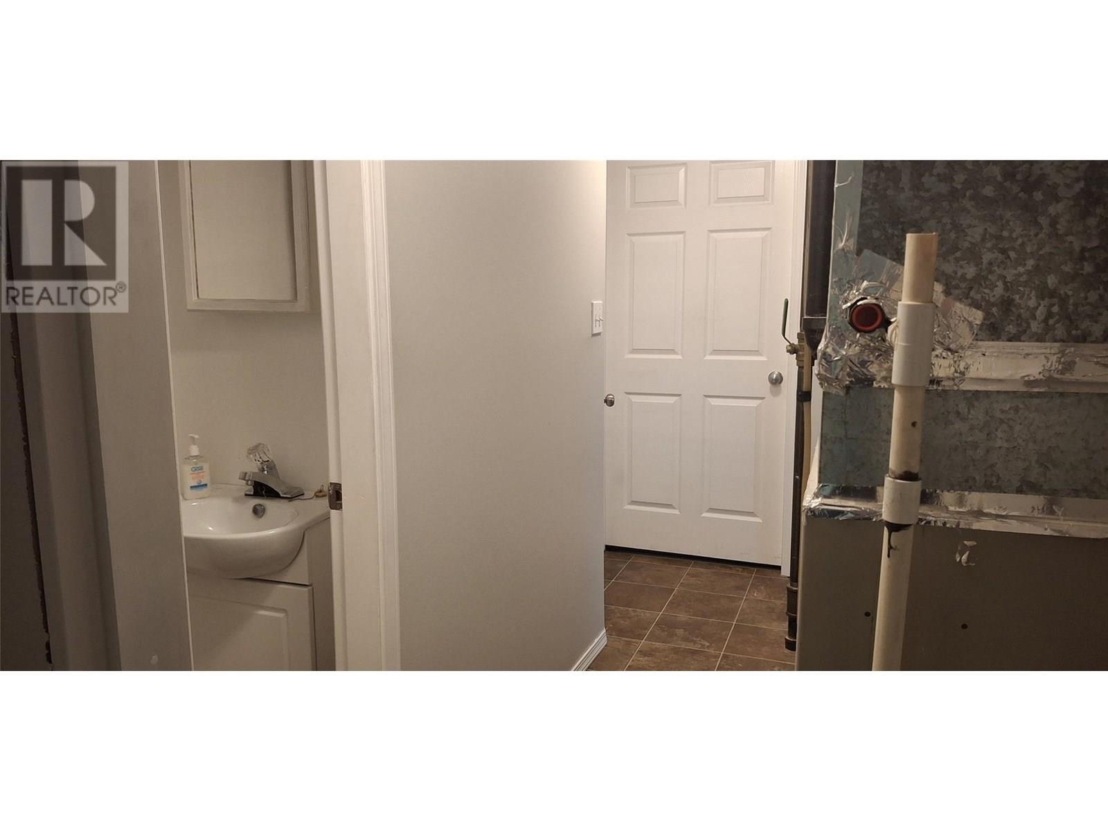 722 1St Avenue, Chase, BC