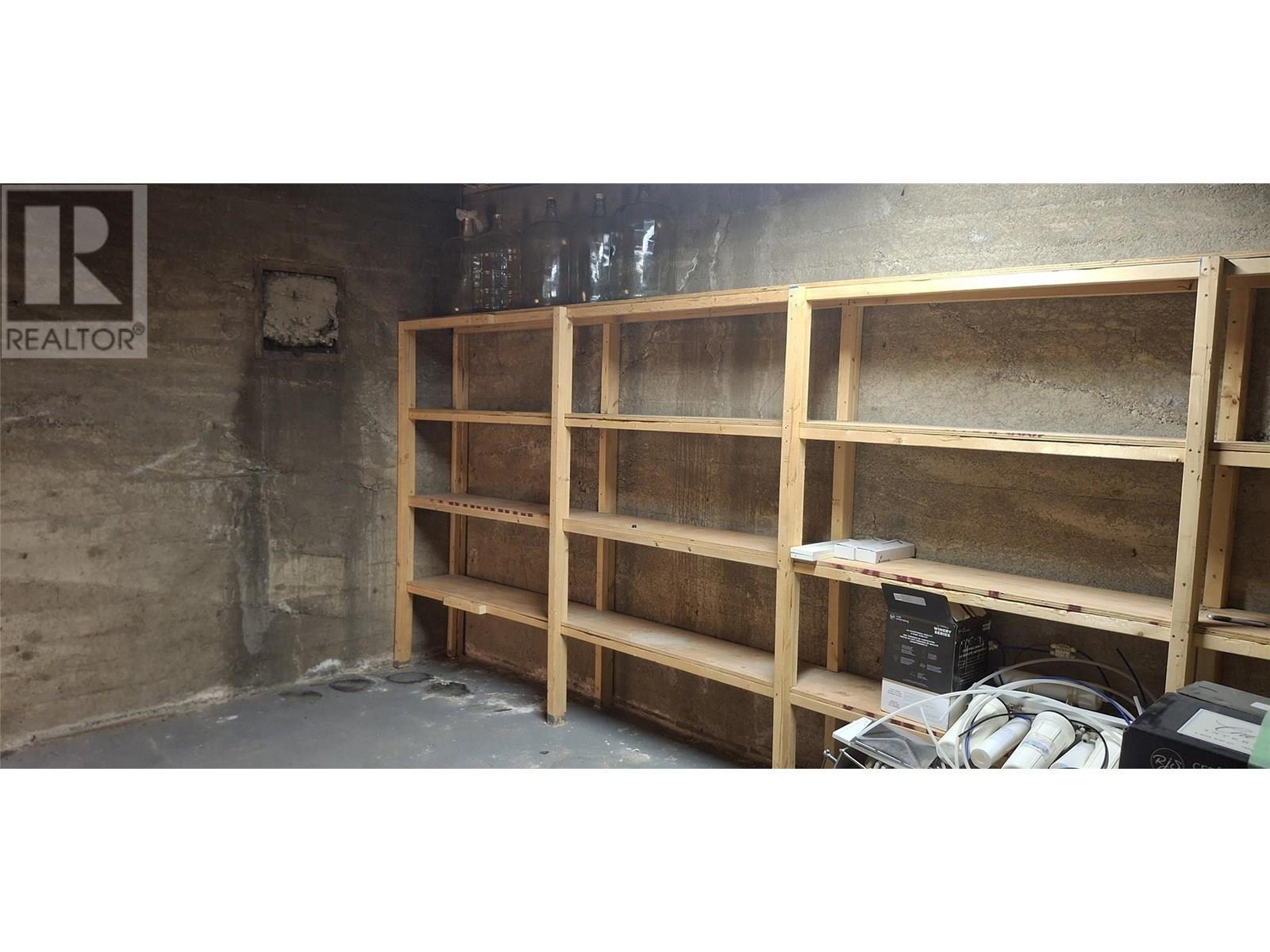 722 1St Avenue, Chase, BC