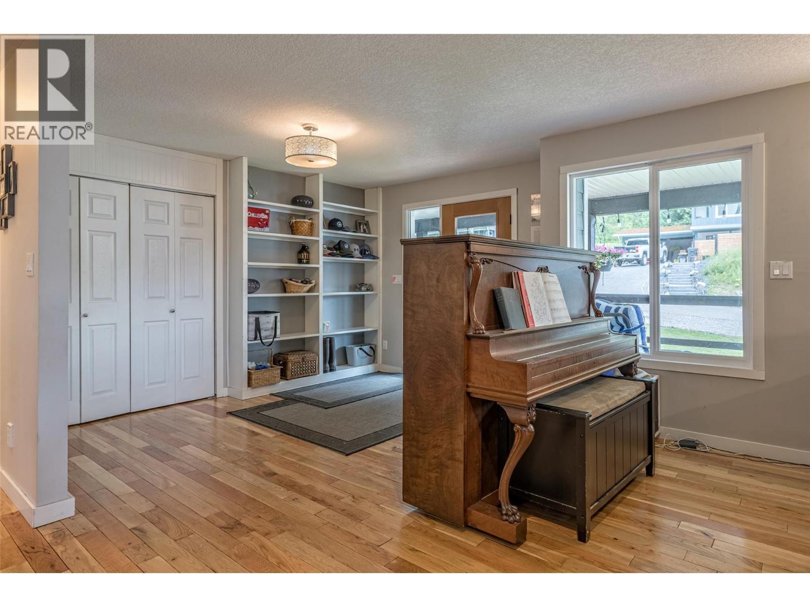 3286 Upper Mcleod Road, Spallumcheen, BC - Indoor