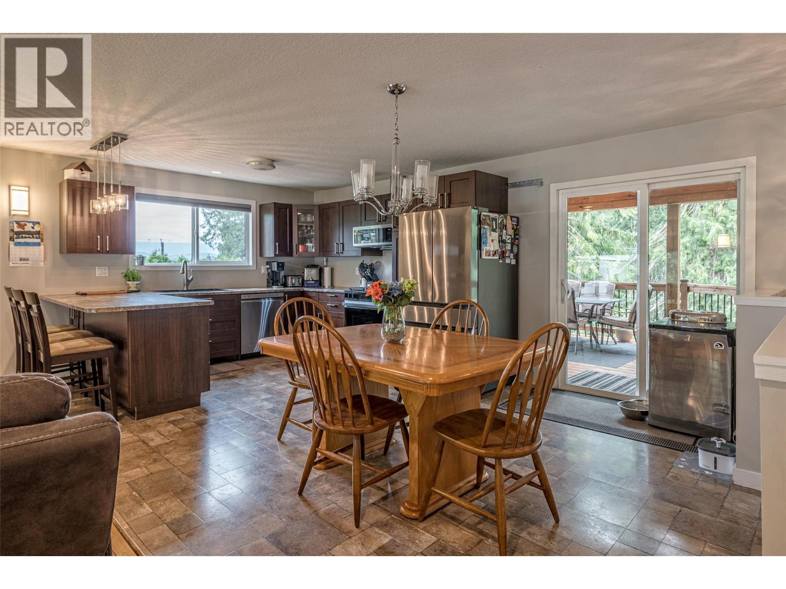 3286 Upper Mcleod Road, Spallumcheen, BC - Indoor Photo Showing Dining Room