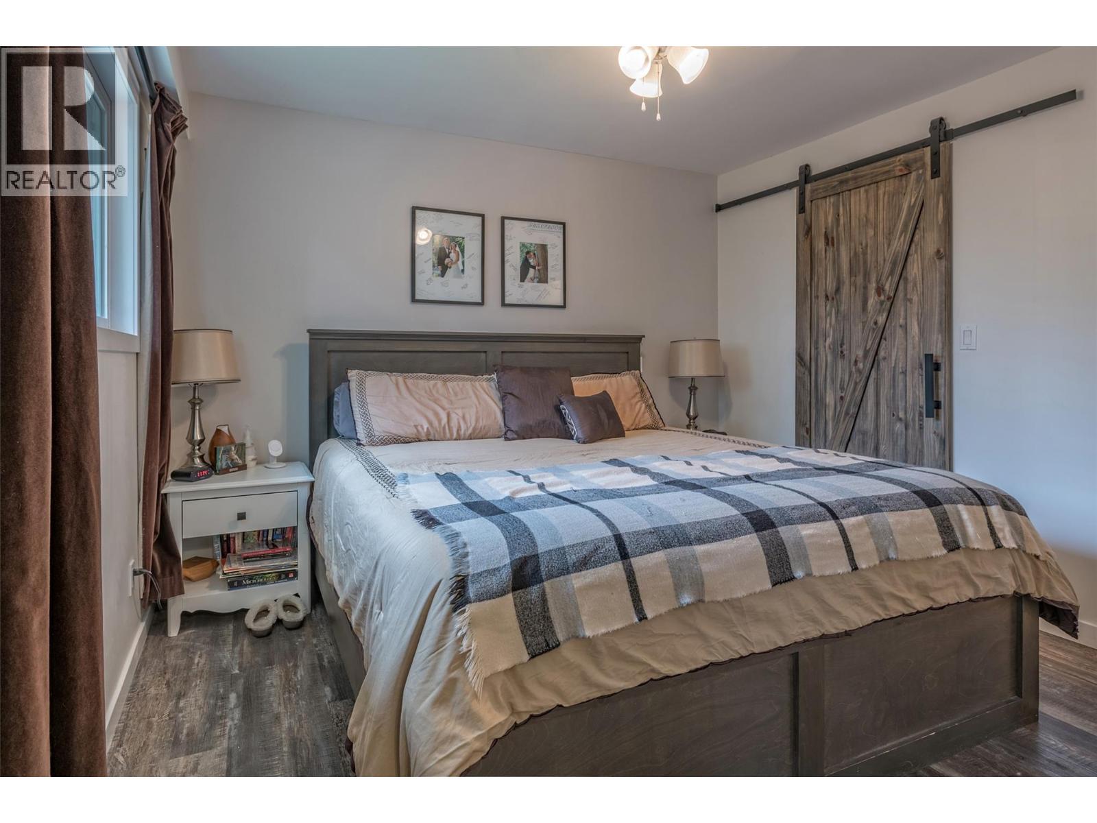 3286 Upper Mcleod Road, Spallumcheen, BC - Indoor Photo Showing Bedroom
