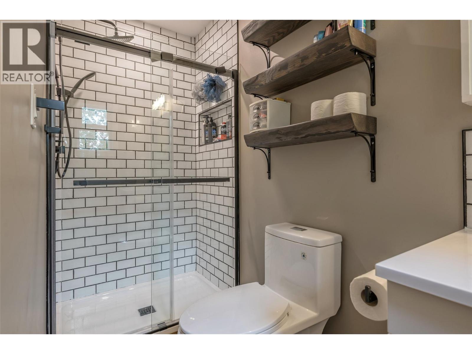 3286 Upper Mcleod Road, Spallumcheen, BC - Indoor Photo Showing Bathroom