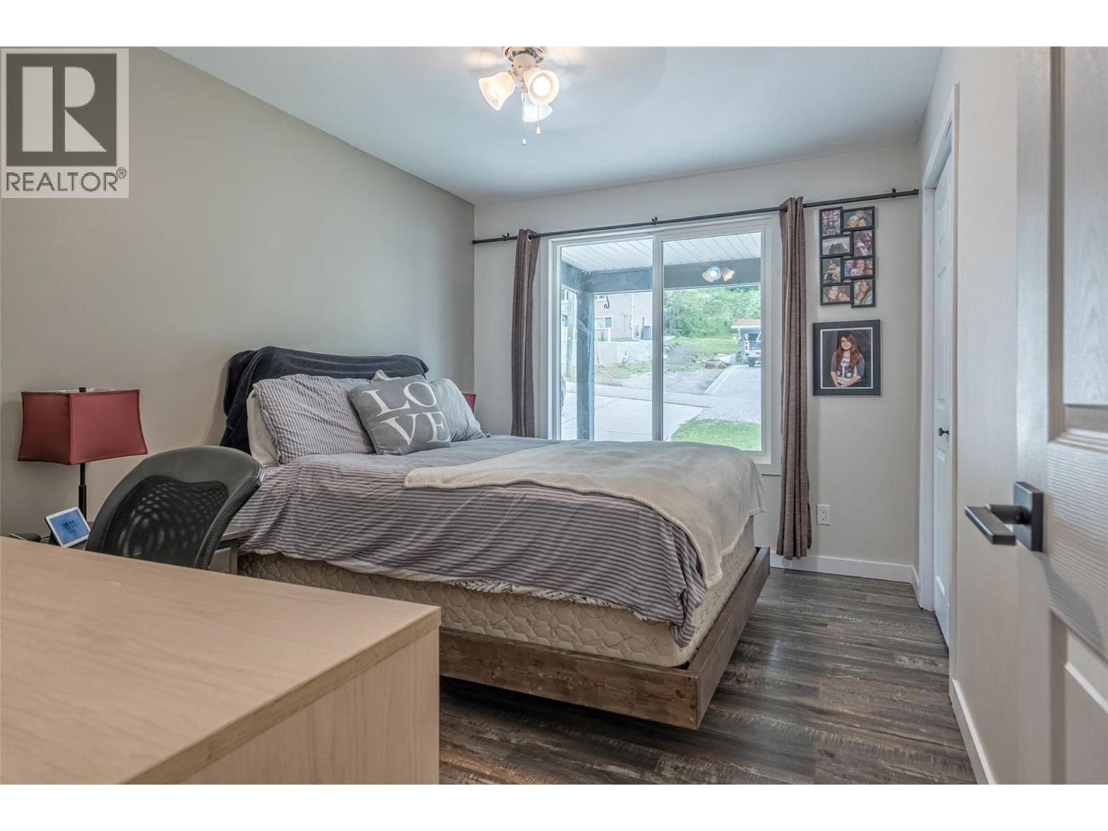 3286 Upper Mcleod Road, Spallumcheen, BC - Indoor Photo Showing Bedroom