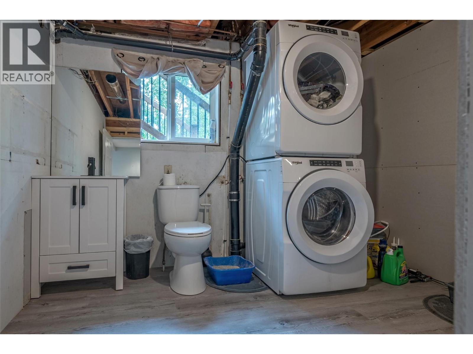 3286 Upper Mcleod Road, Spallumcheen, BC - Indoor Photo Showing Laundry Room