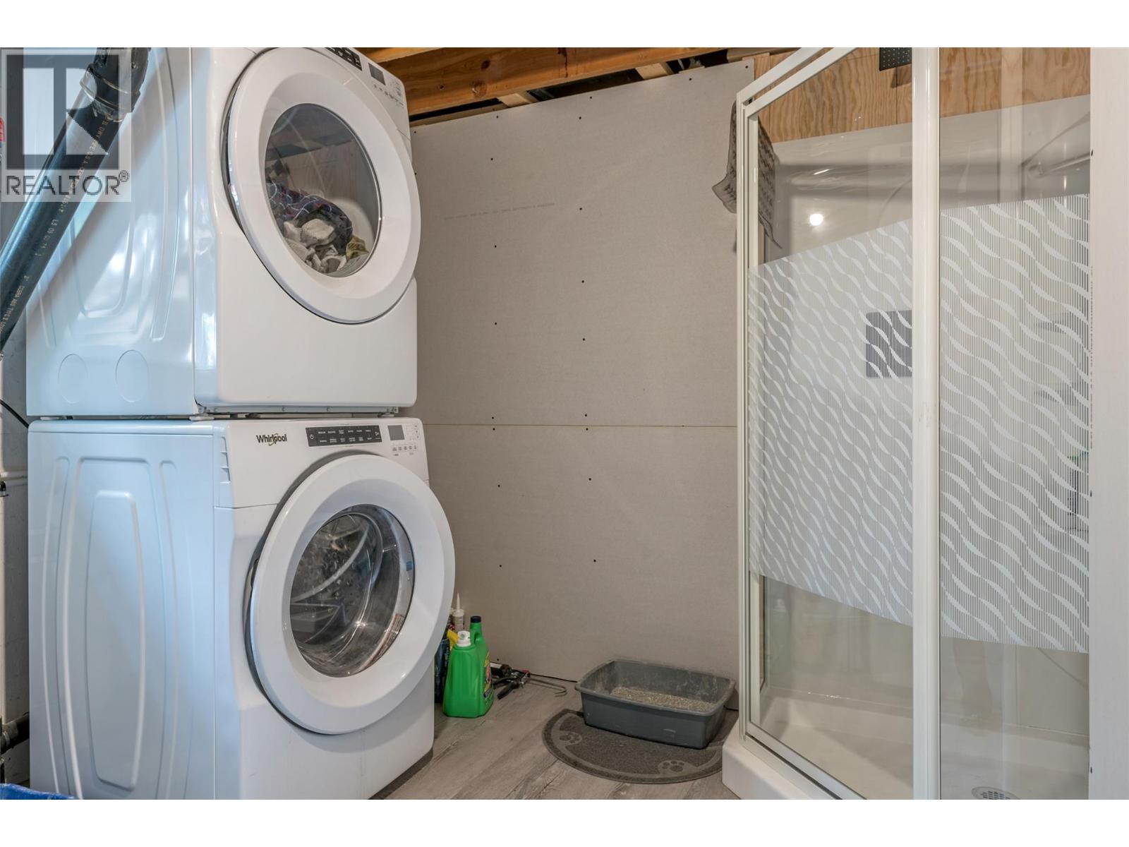 3286 Upper Mcleod Road, Spallumcheen, BC - Indoor Photo Showing Laundry Room