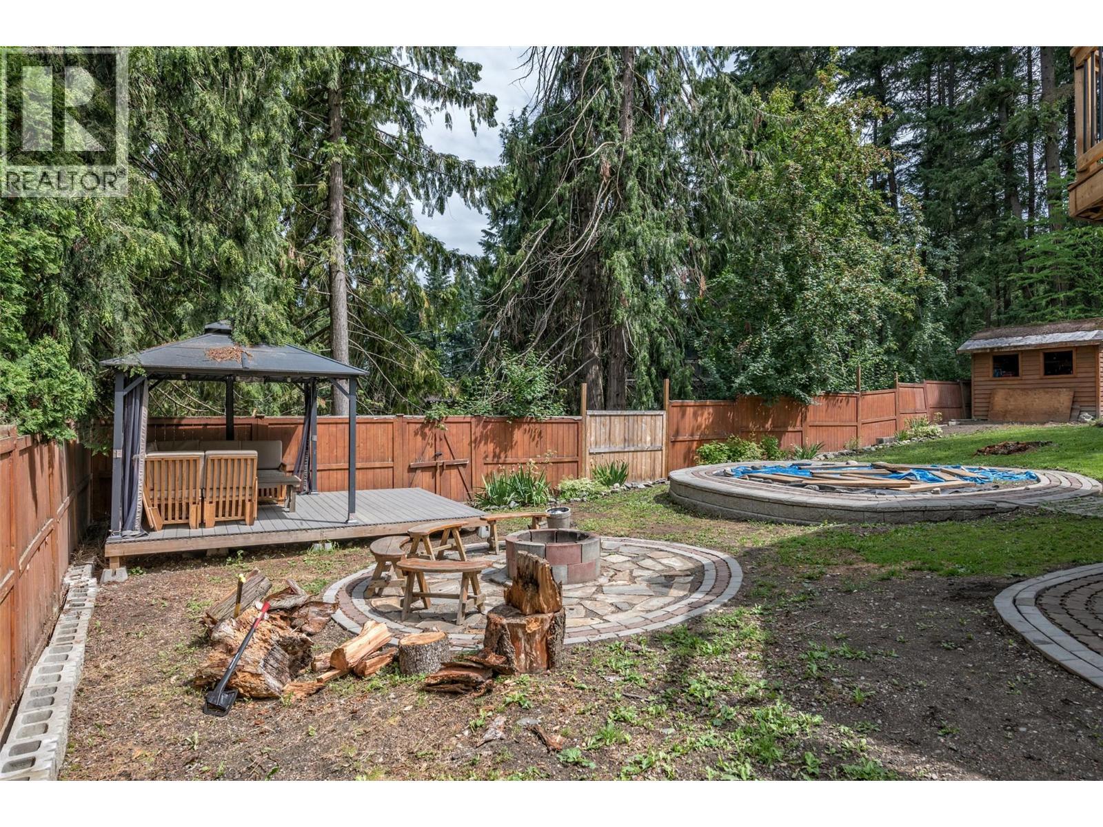 3286 Upper Mcleod Road, Spallumcheen, BC - Outdoor With Deck Patio Veranda With Backyard