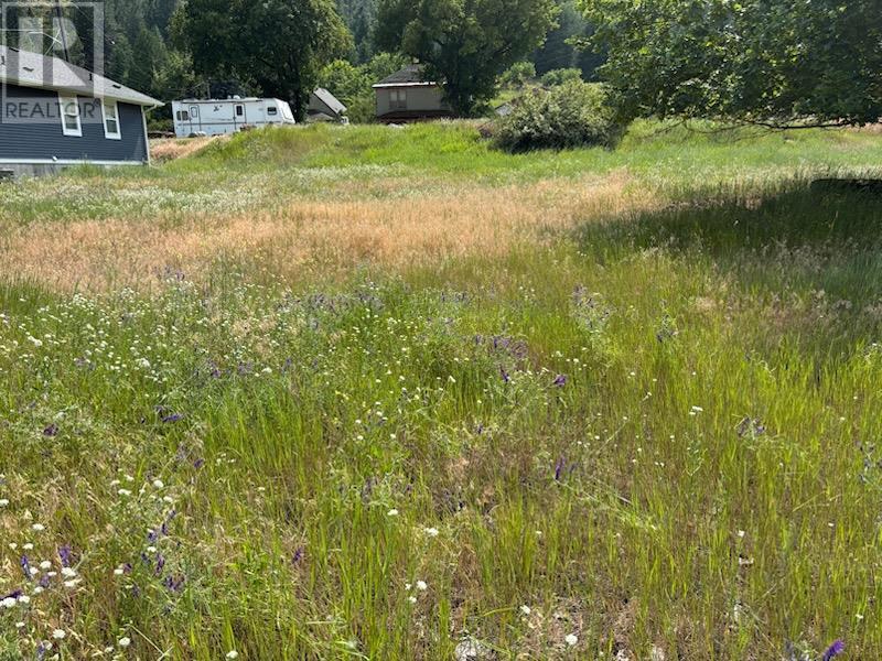 8560 Riverside Drive, Grand Forks, BC