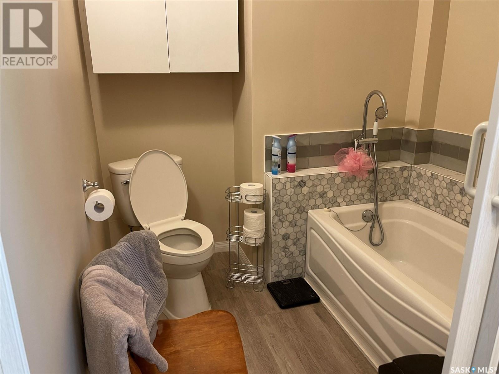 118 2Nd Street E, Lafleche, SK - Indoor Photo Showing Bathroom