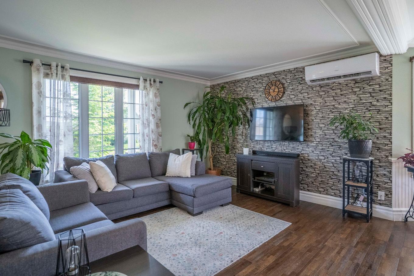 Salon - 1732 167E Rue, Saint-Georges, QC - Indoor Photo Showing Living Room With Fireplace