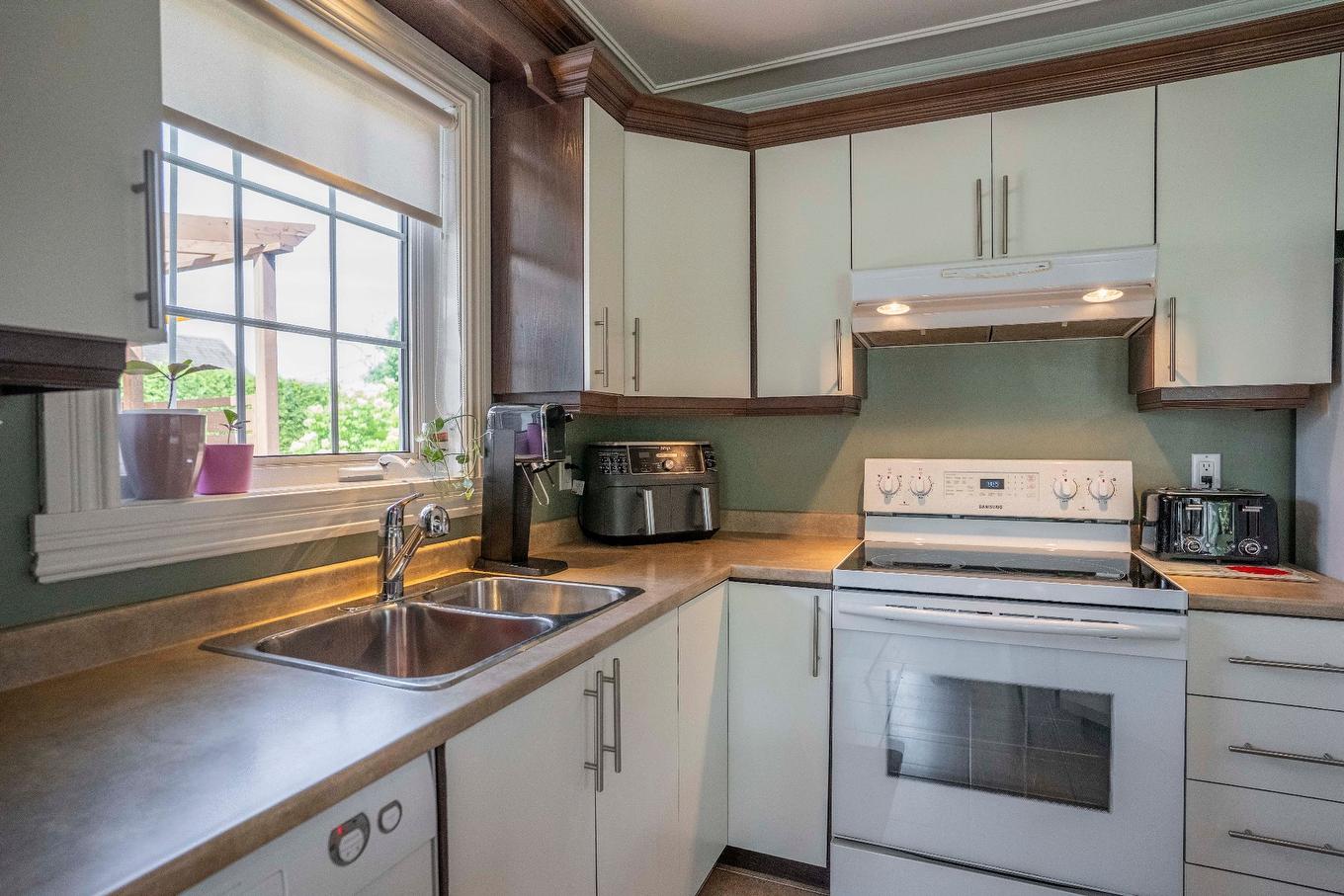 Cuisine - 1732 167E Rue, Saint-Georges, QC - Indoor Photo Showing Kitchen With Double Sink