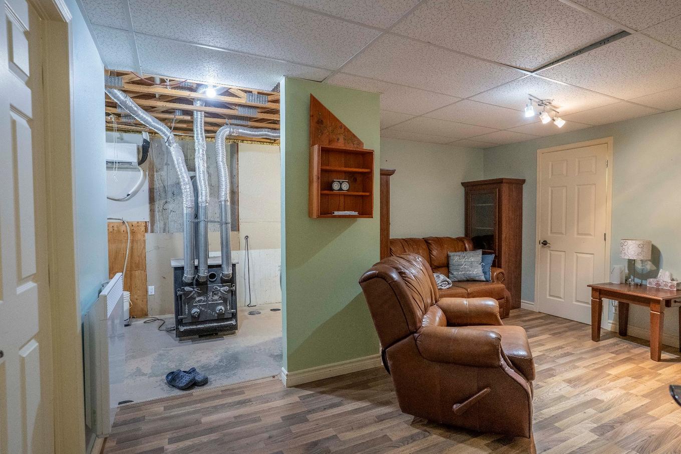 Salle familiale - 1732 167E Rue, Saint-Georges, QC - Indoor Photo Showing Basement