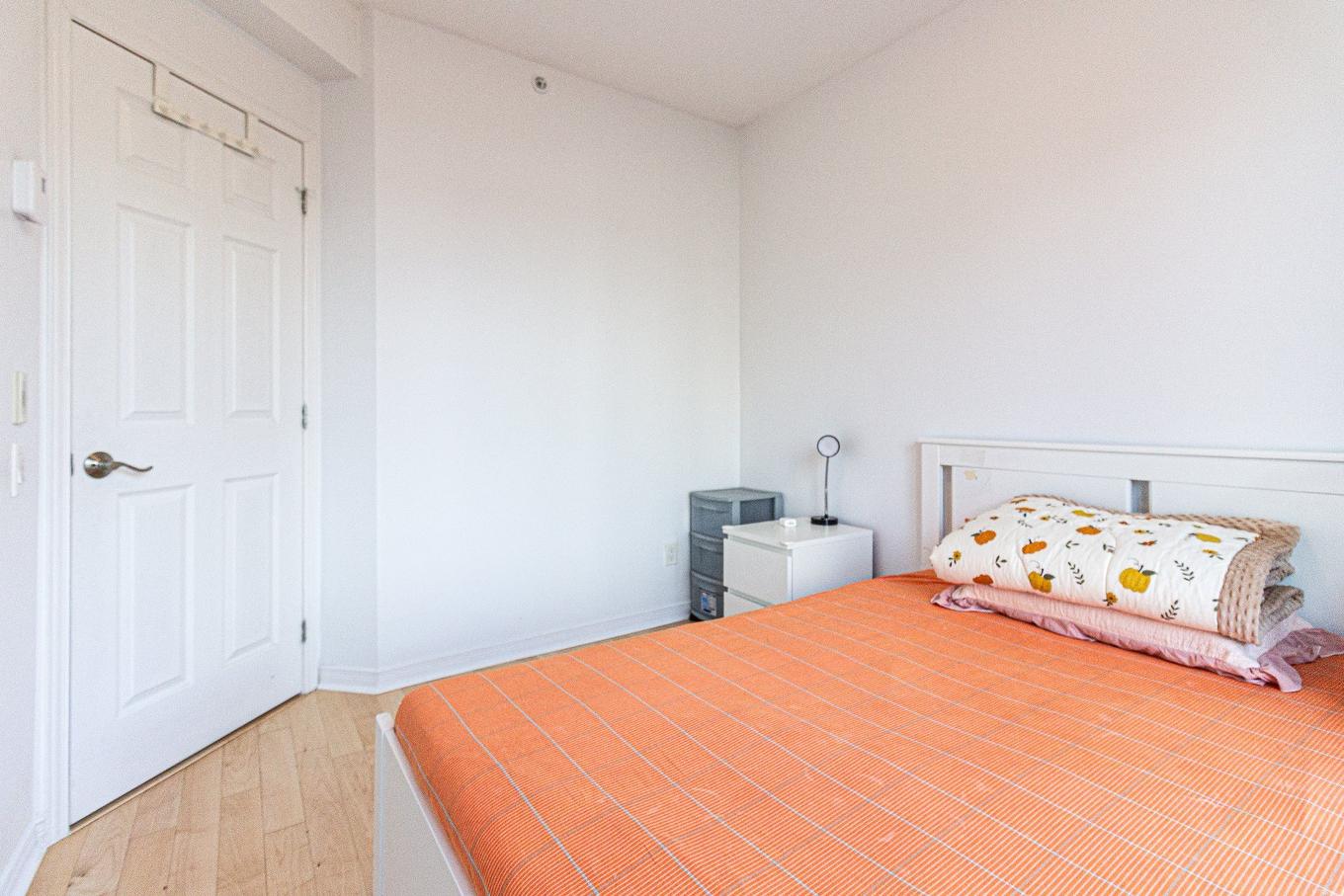 Chambre à coucher - 620-1235 Rue Bishop, Montréal (Ville-Marie), QC - Indoor Photo Showing Bedroom