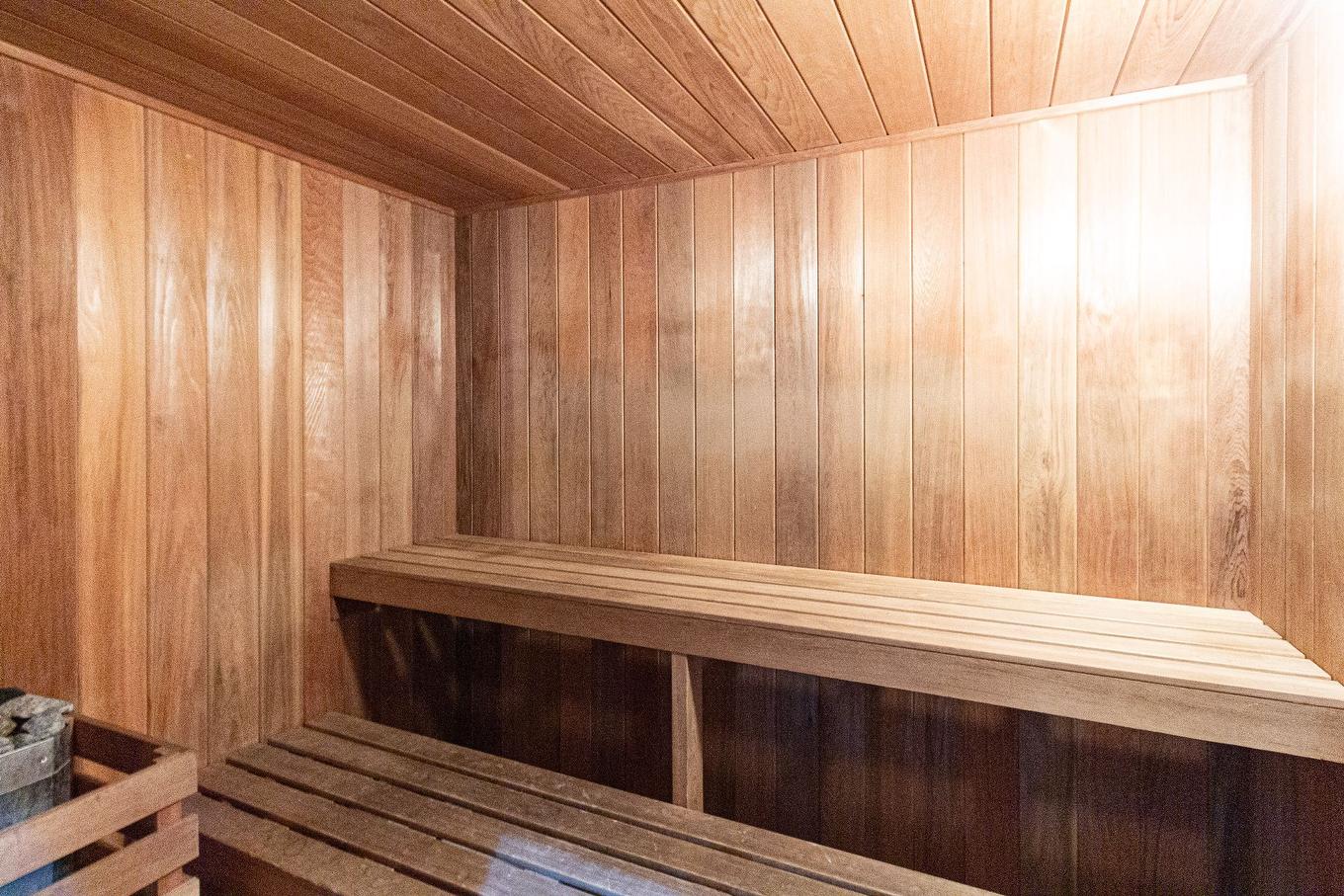 Sauna - 620-1235 Rue Bishop, Montréal (Ville-Marie), QC - Indoor Photo Showing Other Room