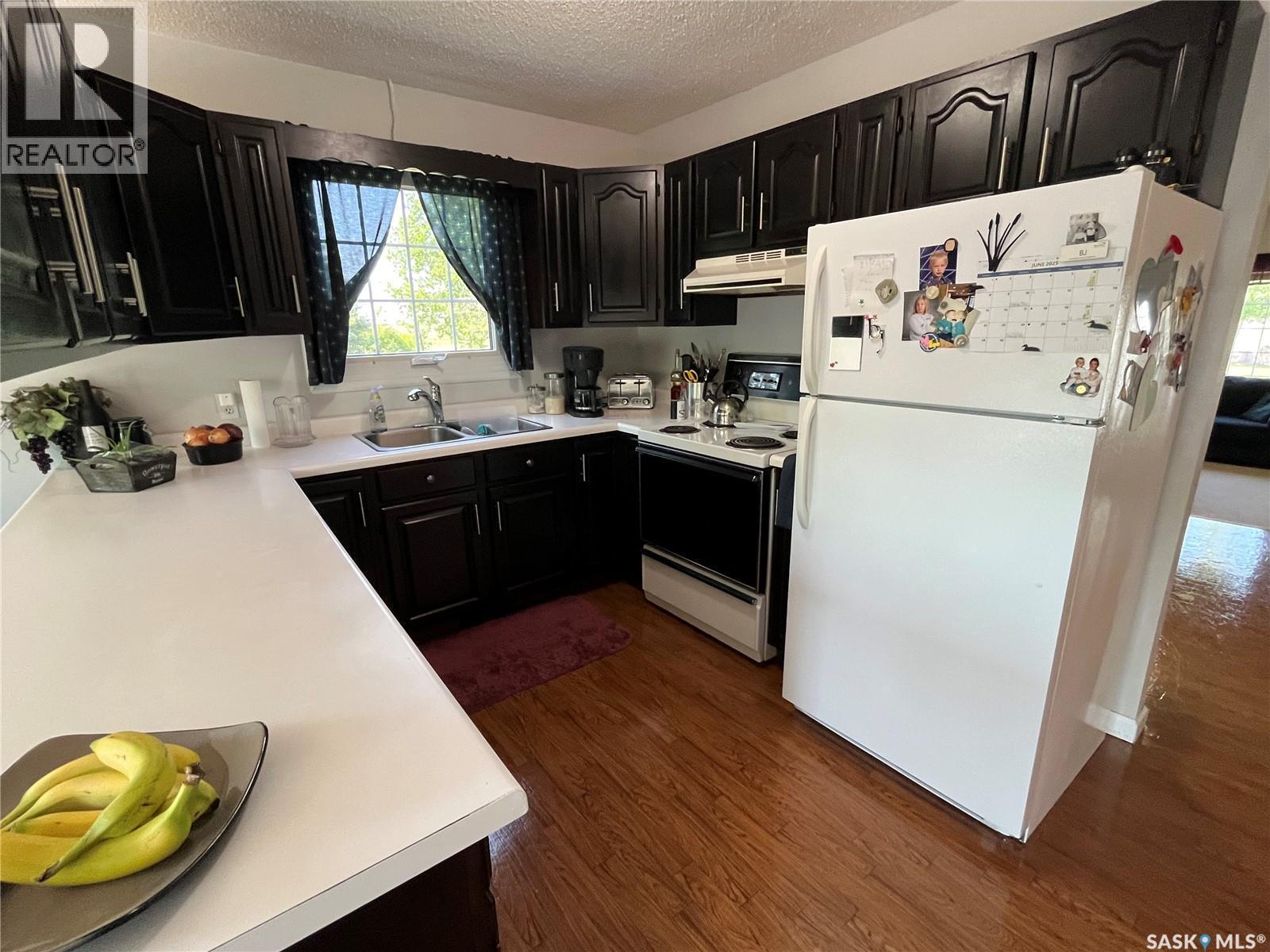 1000 Railway Avenue W, Foam Lake, SK - Indoor Photo Showing Kitchen With Double Sink