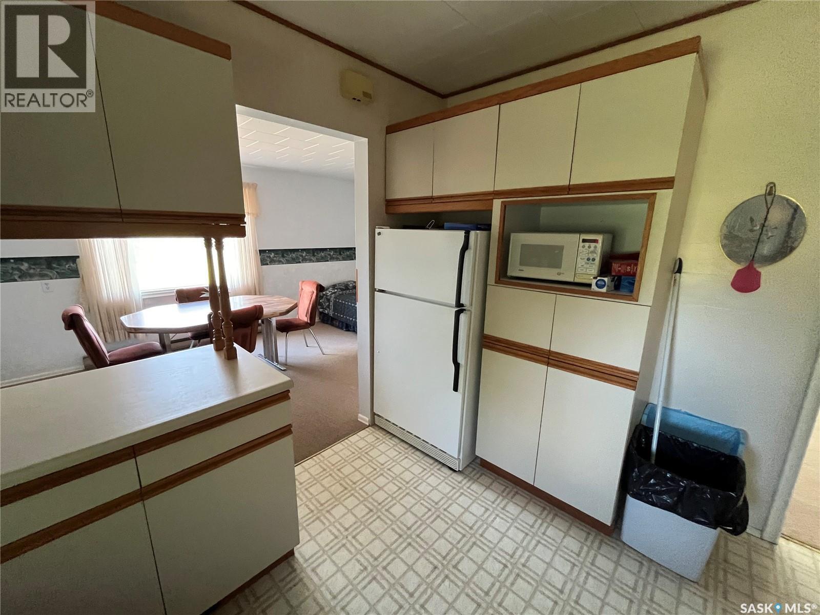 1000 Railway Avenue W, Foam Lake, SK - Indoor Photo Showing Kitchen