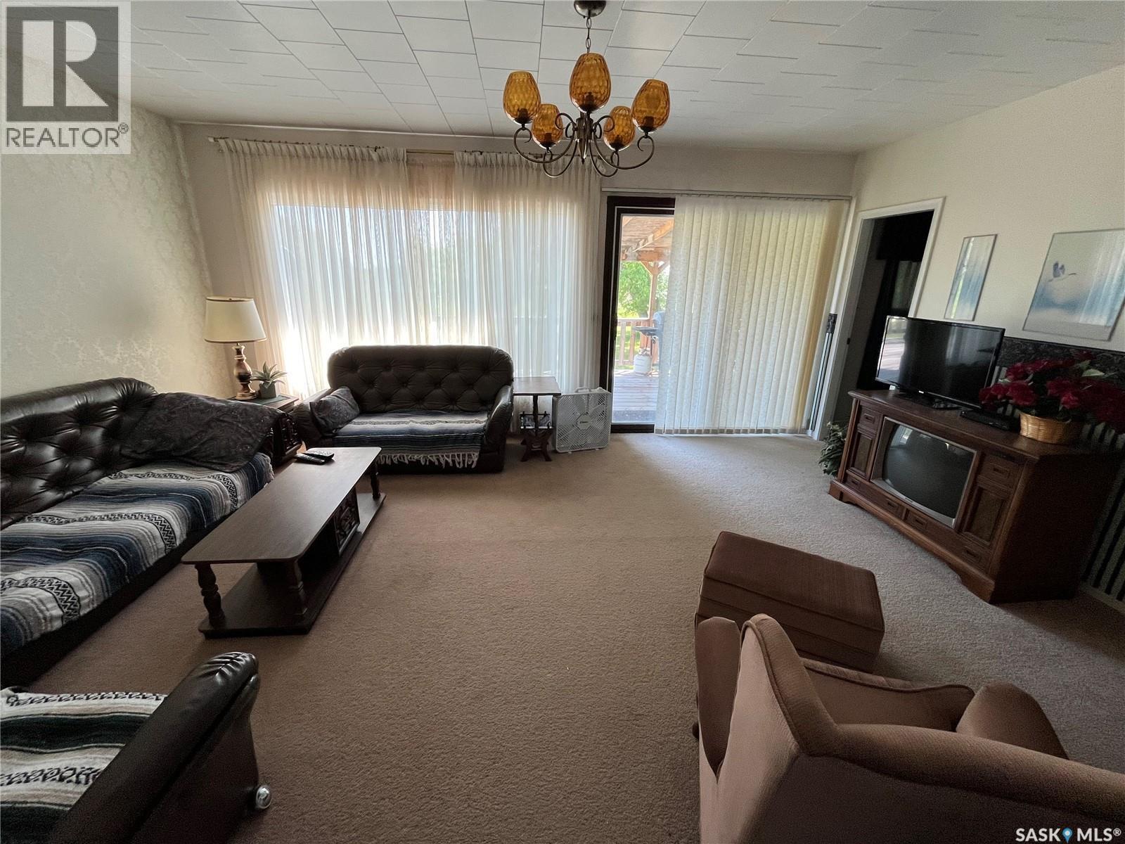 1000 Railway Avenue W, Foam Lake, SK - Indoor Photo Showing Living Room