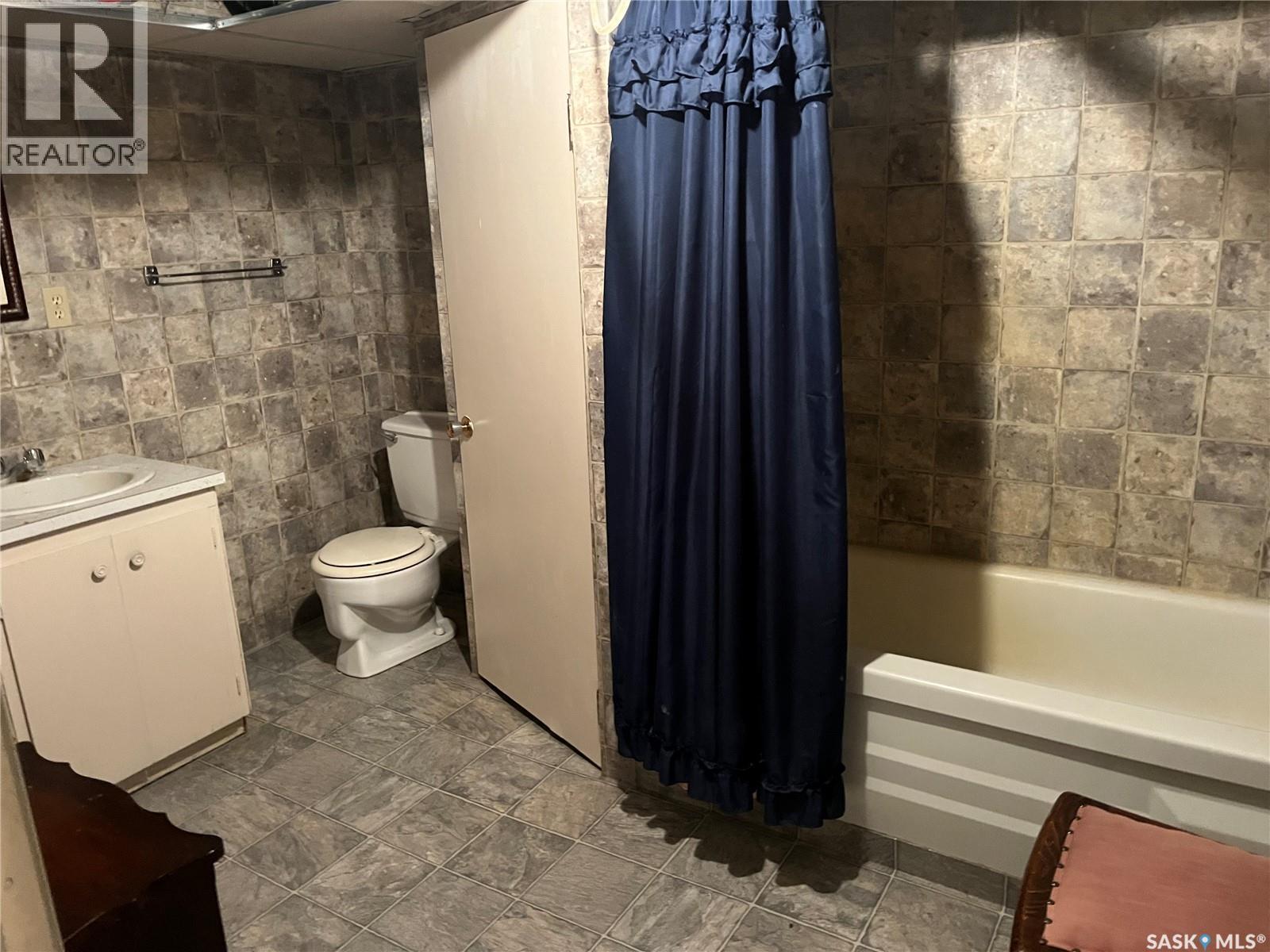 1000 Railway Avenue W, Foam Lake, SK - Indoor Photo Showing Bathroom