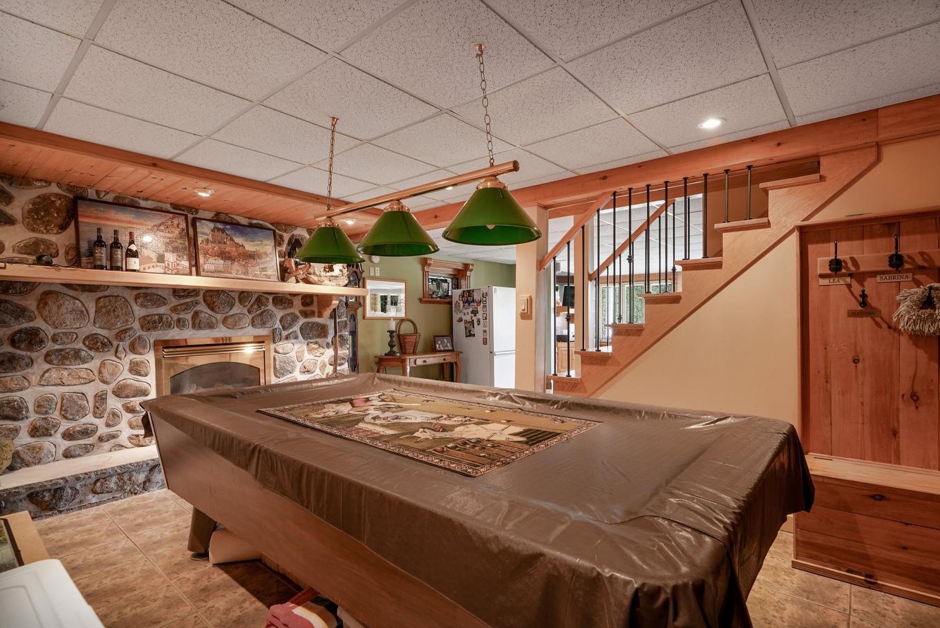 Salle de jeux - 2089 Rue Wilfrid, Val-David, QC - Indoor Photo Showing Other Room With Fireplace