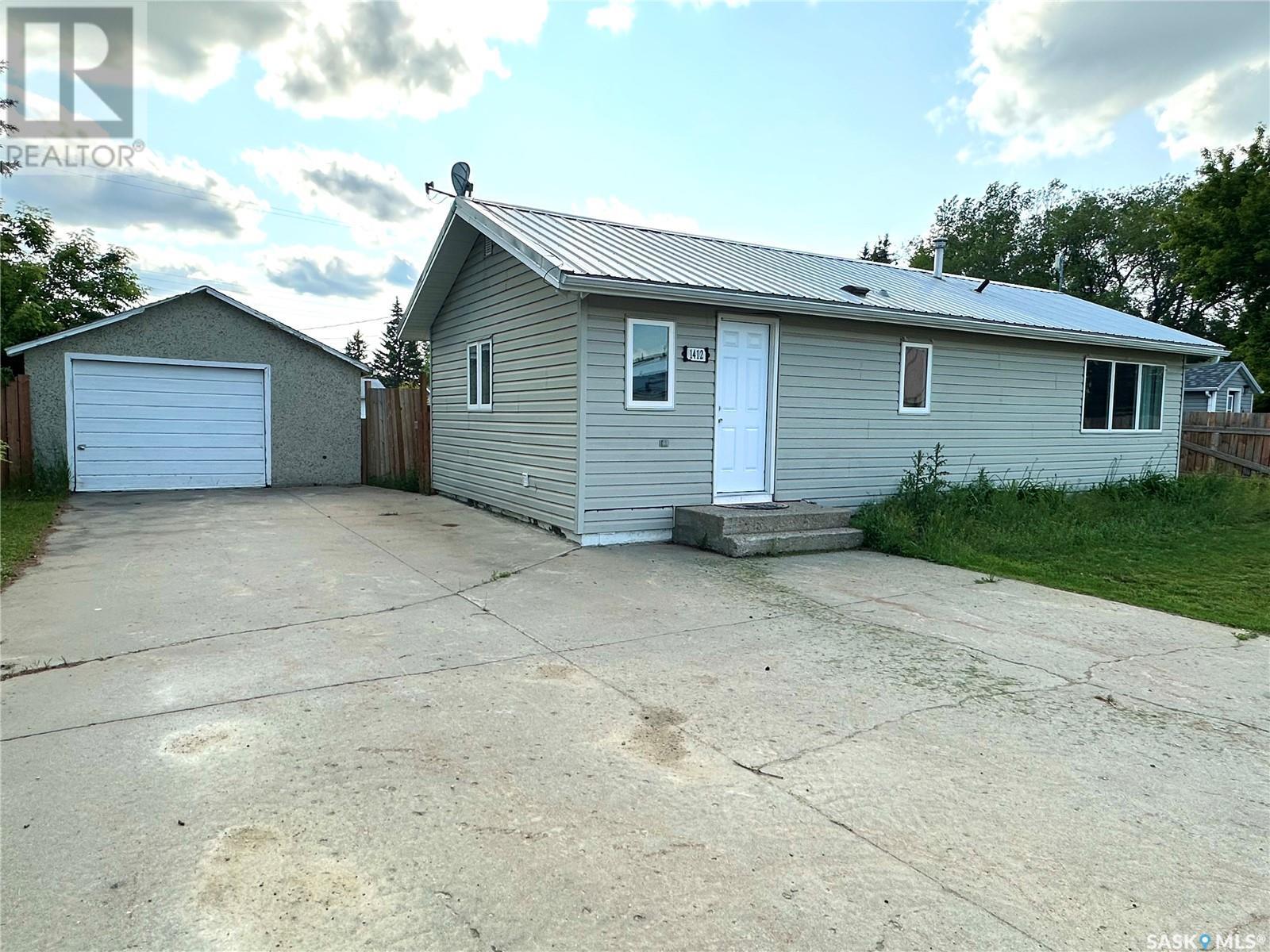 1412 2Nd Avenue, Edam, SK - Outdoor With Exterior