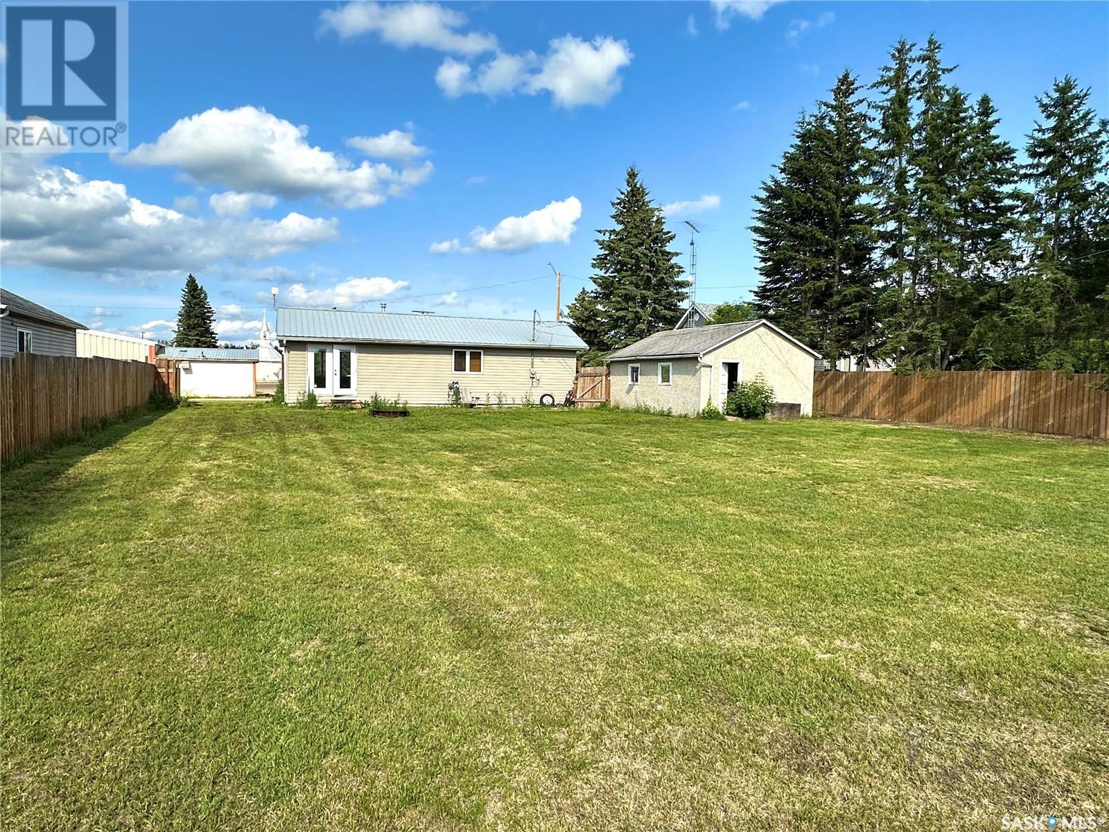 1412 2Nd Avenue, Edam, SK - Outdoor