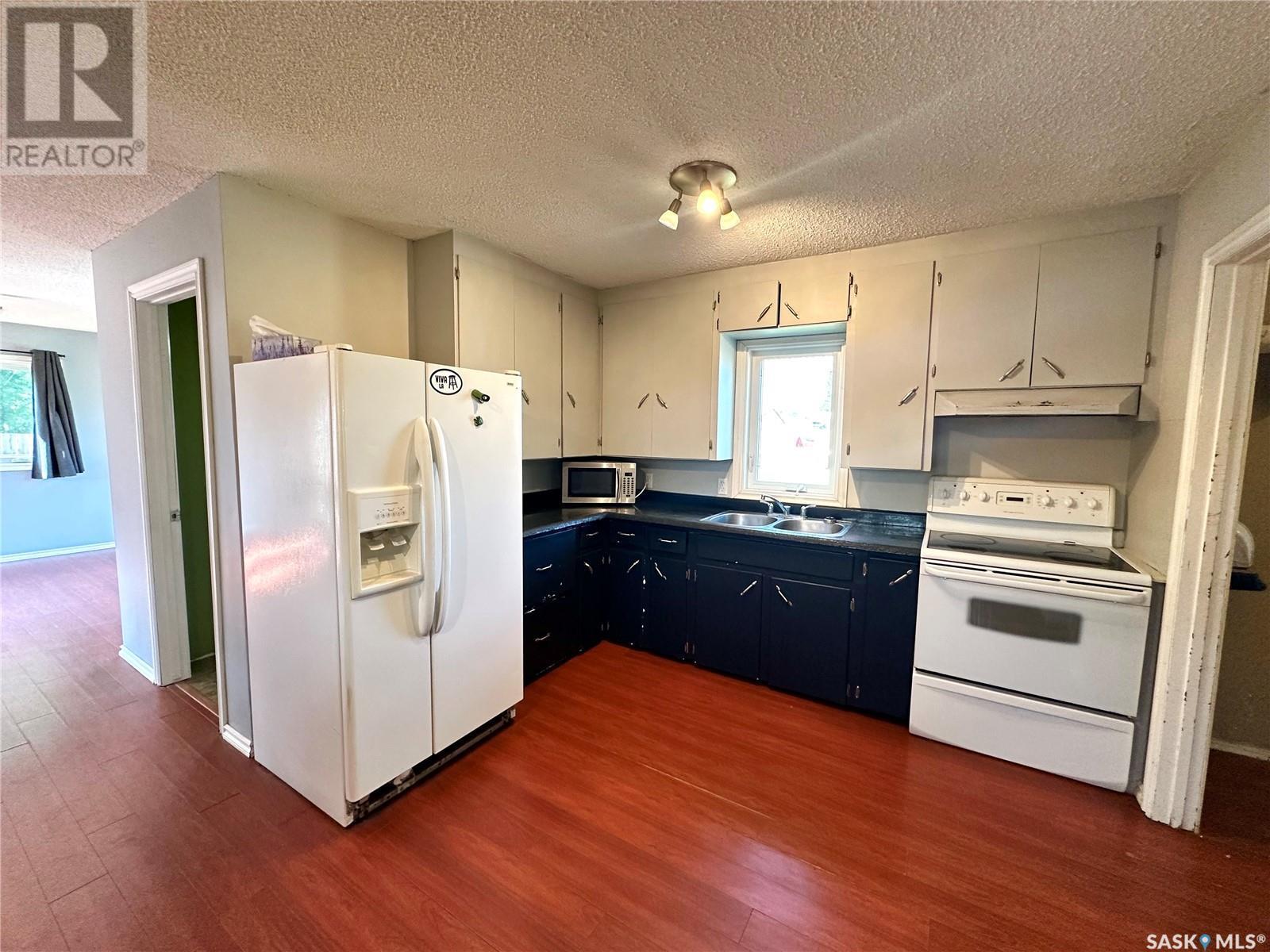 1412 2Nd Avenue, Edam, SK - Indoor Photo Showing Kitchen With Double Sink