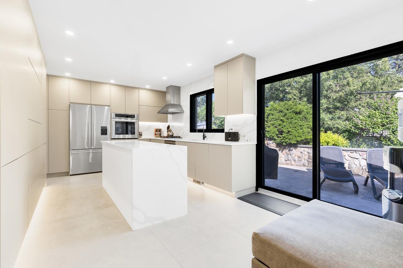 Kitchen - 129 Rue Wilson, Dollard-Des-Ormeaux, QC - Indoor Photo Showing Kitchen