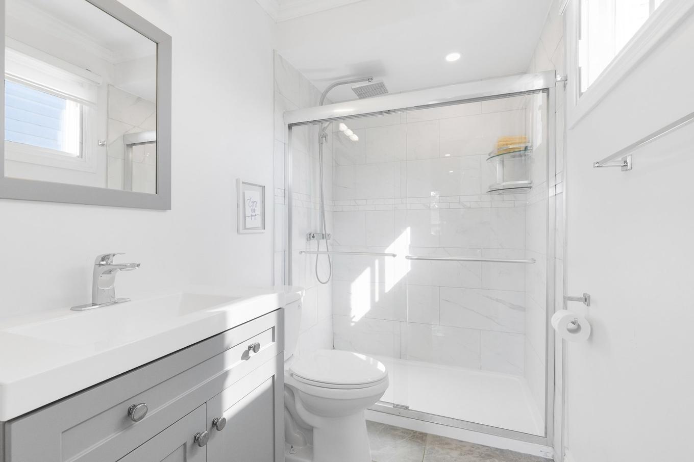 Ensuite bathroom - 129 Rue Wilson, Dollard-Des-Ormeaux, QC - Indoor Photo Showing Bathroom