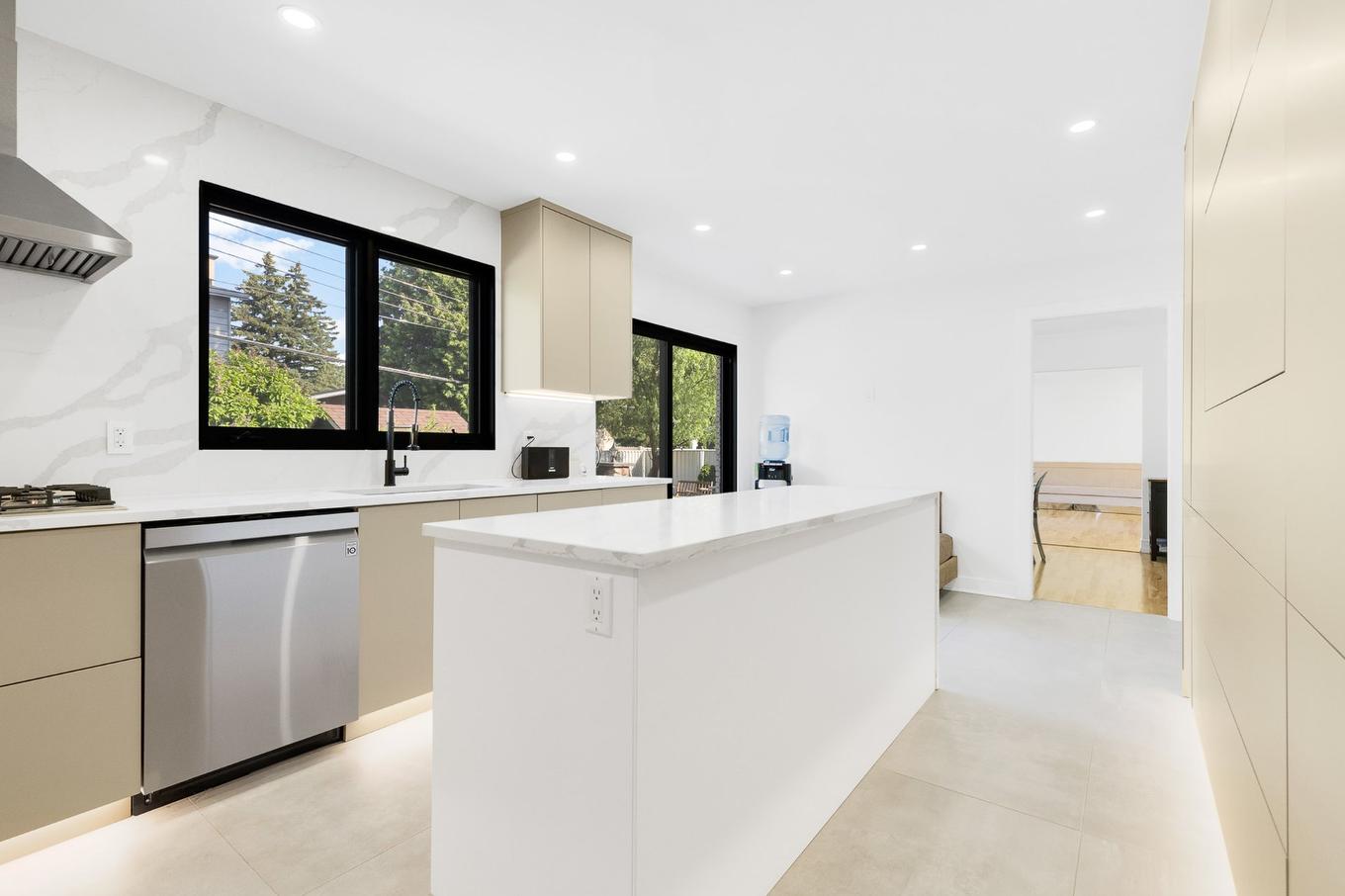 Kitchen - 129 Rue Wilson, Dollard-Des-Ormeaux, QC - Indoor Photo Showing Kitchen