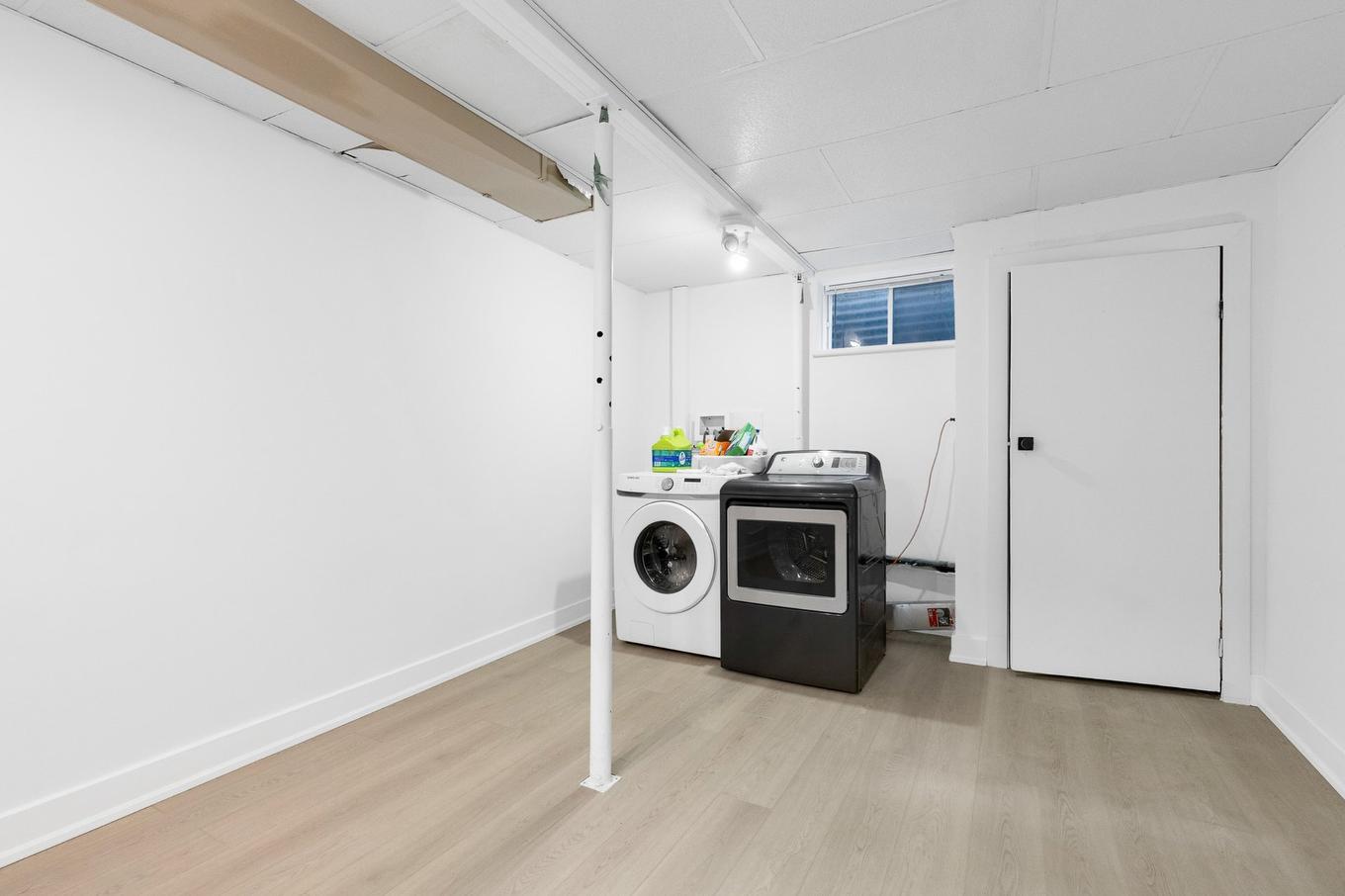 Laundry room - 129 Rue Wilson, Dollard-Des-Ormeaux, QC - Indoor Photo Showing Laundry Room