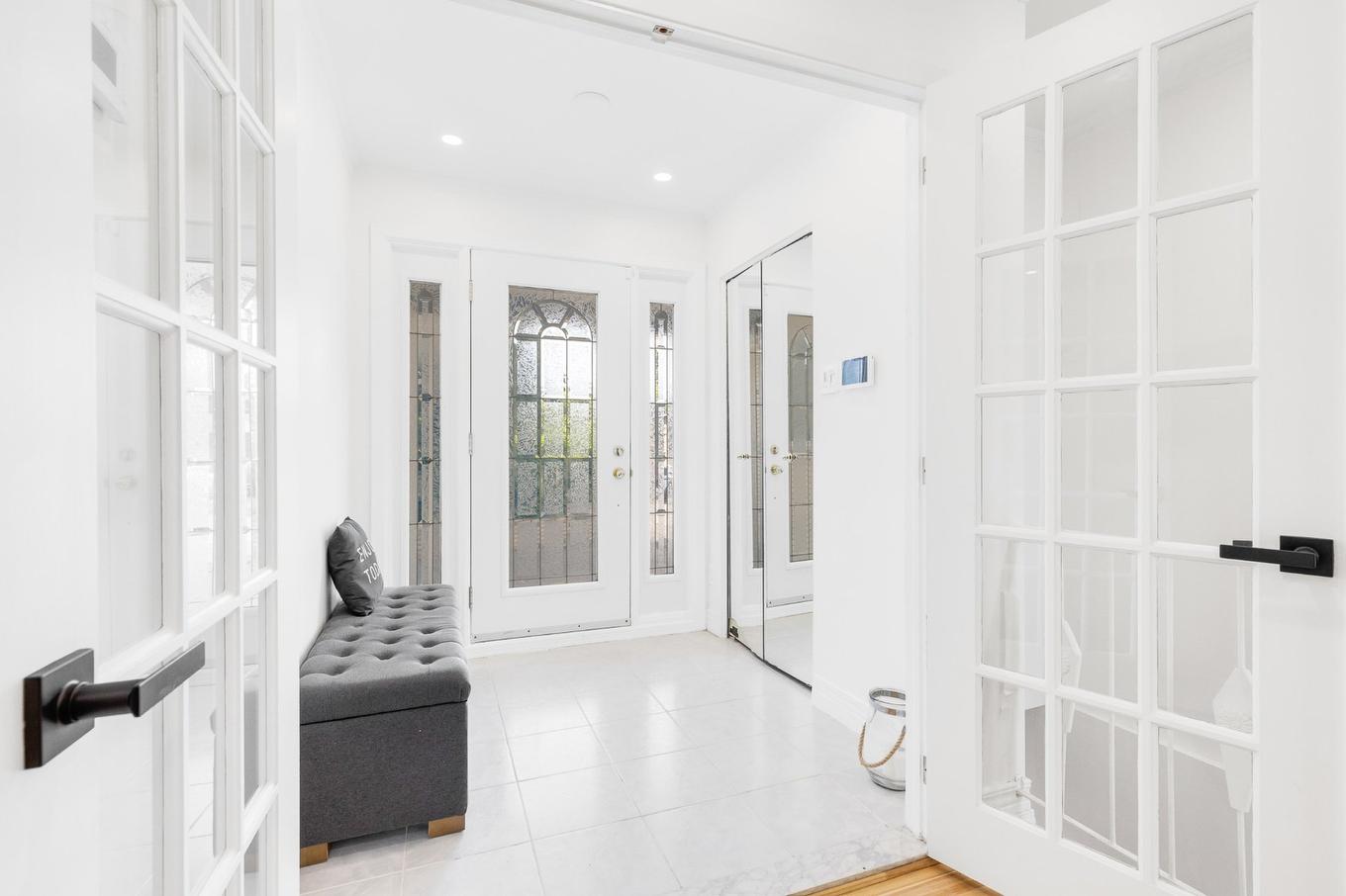 Exterior entrance - 129 Rue Wilson, Dollard-Des-Ormeaux, QC - Indoor Photo Showing Other Room