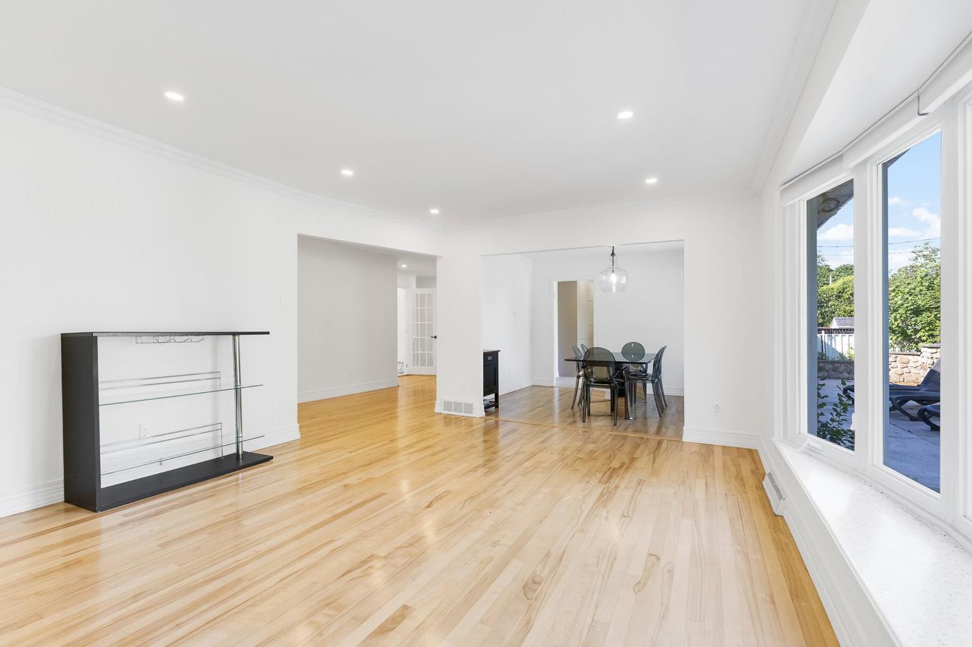 Living room - 129 Rue Wilson, Dollard-Des-Ormeaux, QC - Indoor Photo Showing Other Room
