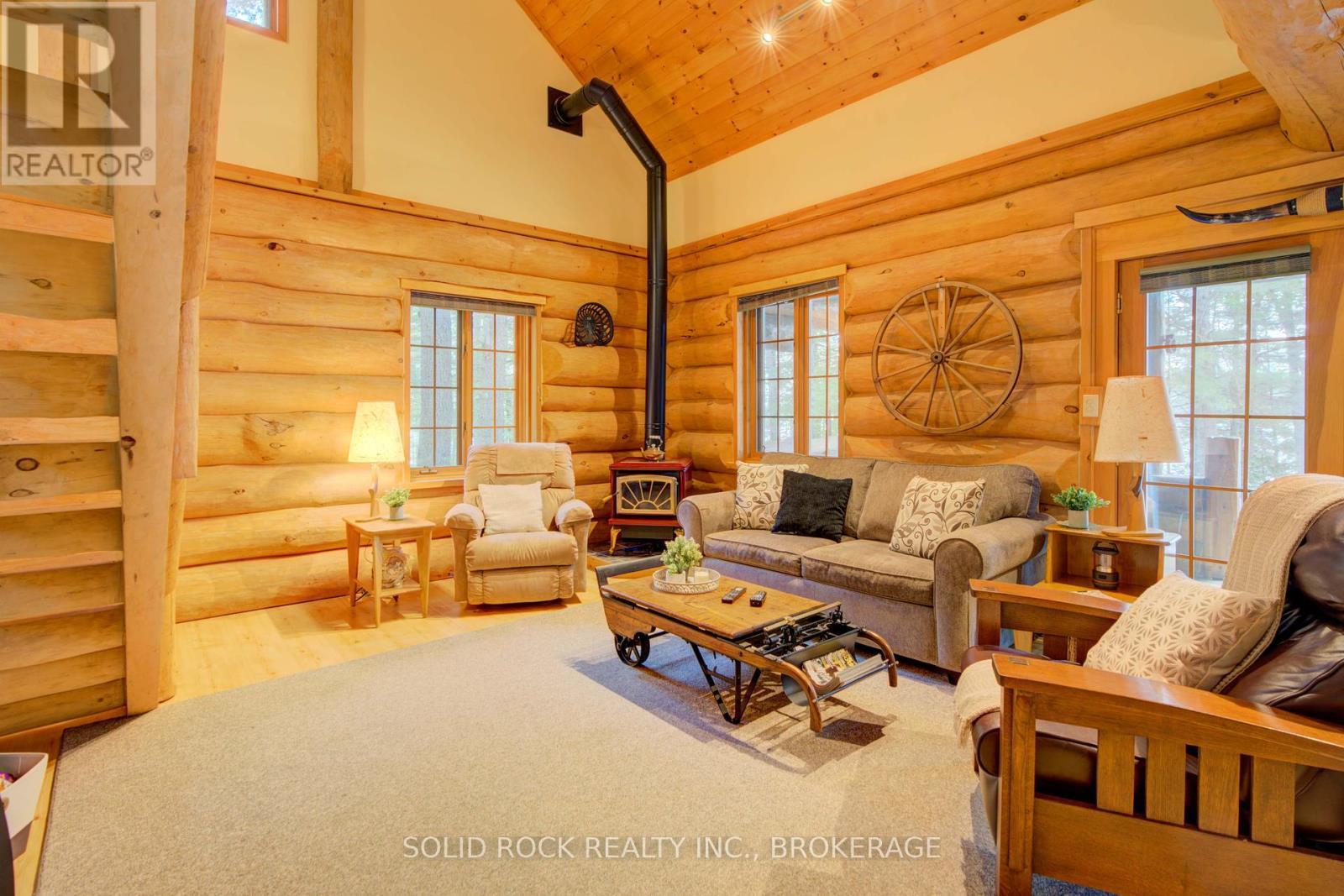 2091 Gull Lake Estates Lane, Frontenac (Frontenac North), ON - Indoor Photo Showing Living Room