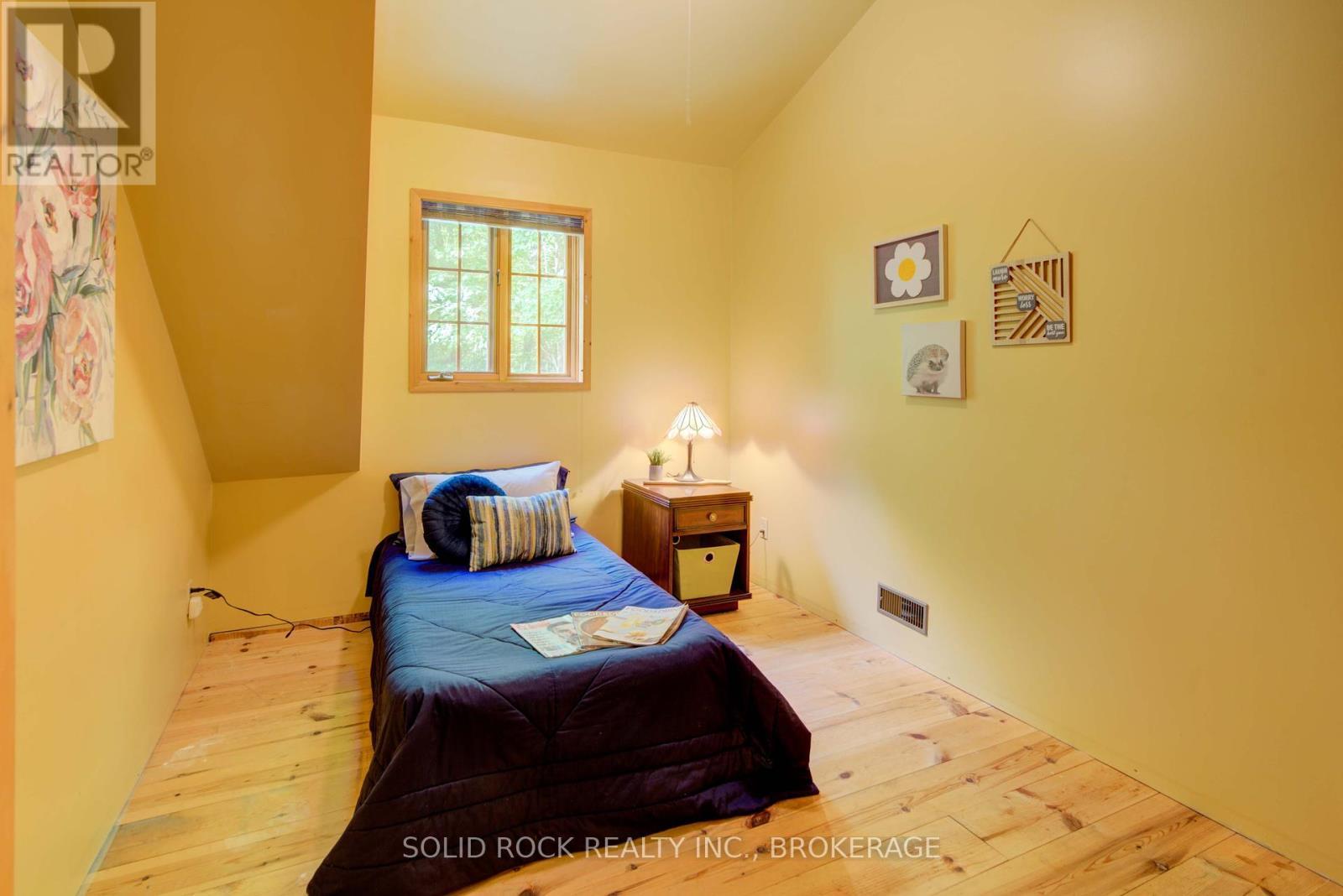 2091 Gull Lake Estates Lane, Frontenac (Frontenac North), ON - Indoor Photo Showing Bedroom