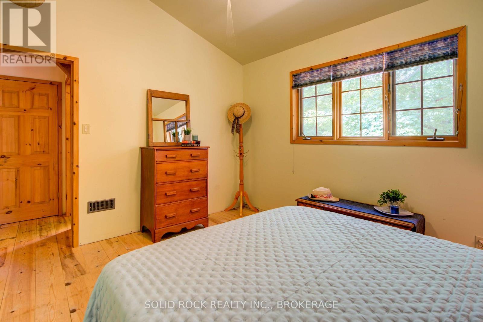 2091 Gull Lake Estates Lane, Frontenac (Frontenac North), ON - Indoor Photo Showing Bedroom