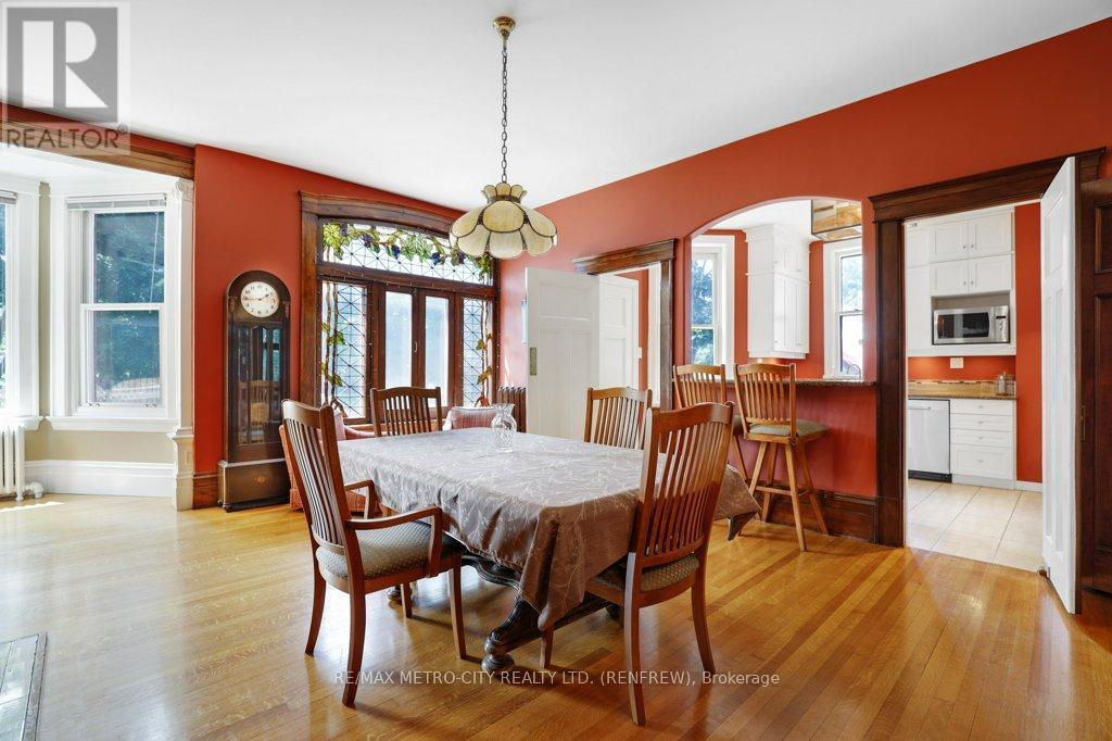 154 Quarry Avenue, Renfrew, ON - Indoor Photo Showing Dining Room