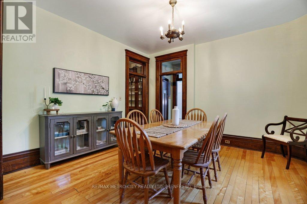 154 Quarry Avenue, Renfrew, ON - Indoor Photo Showing Dining Room