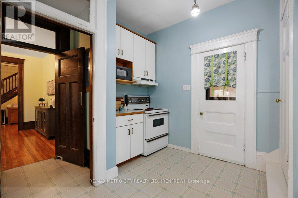 154 Quarry Avenue, Renfrew, ON - Indoor