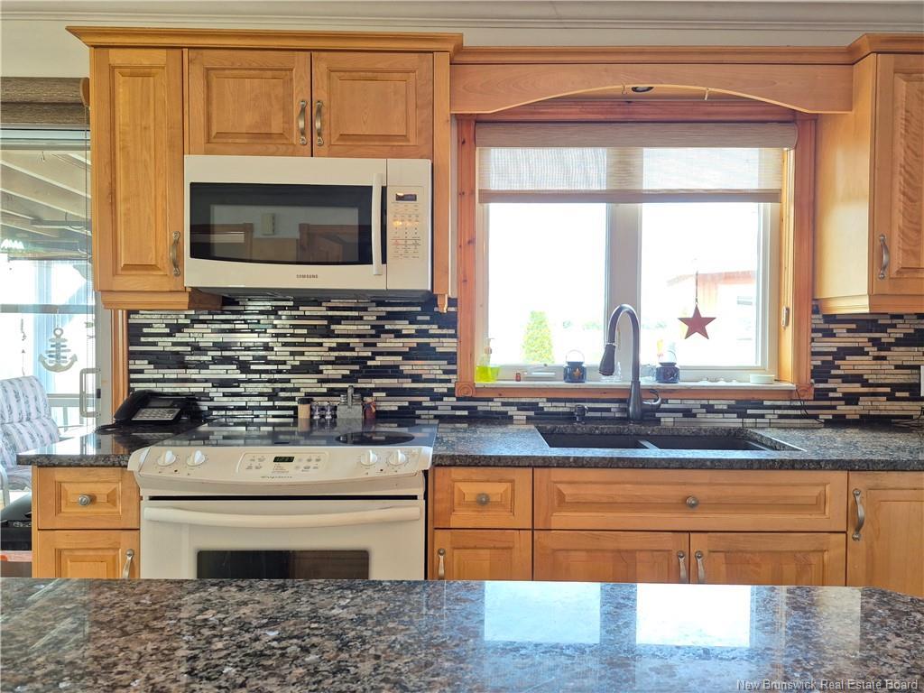 25 Bayshore Dr, Bathurst, NB