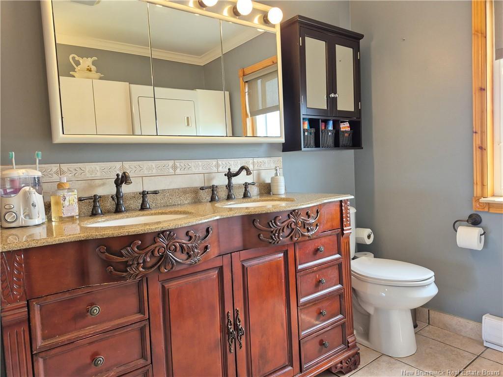 25 Bayshore Dr, Bathurst, NB