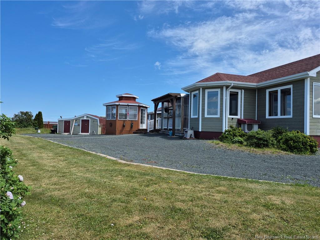 25 Bayshore Dr, Bathurst, NB