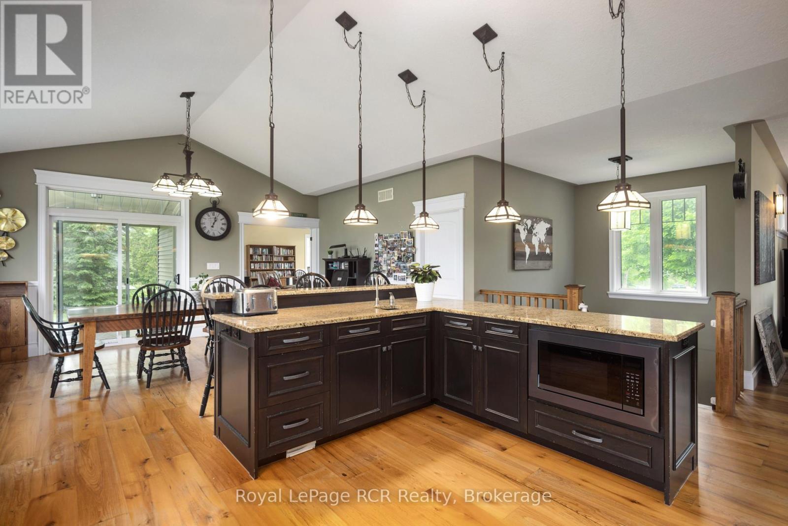 023038 Holland-Sydenham Townline, Chatsworth, ON - Indoor