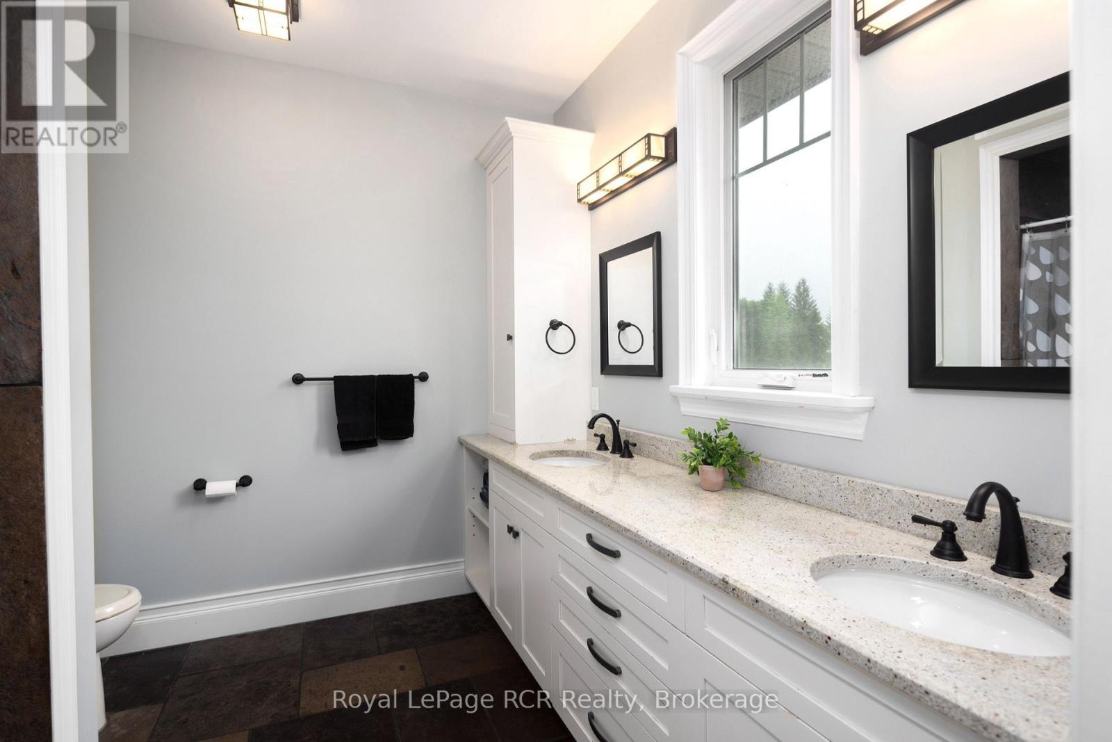 023038 Holland-Sydenham Townline, Chatsworth, ON - Indoor Photo Showing Bathroom